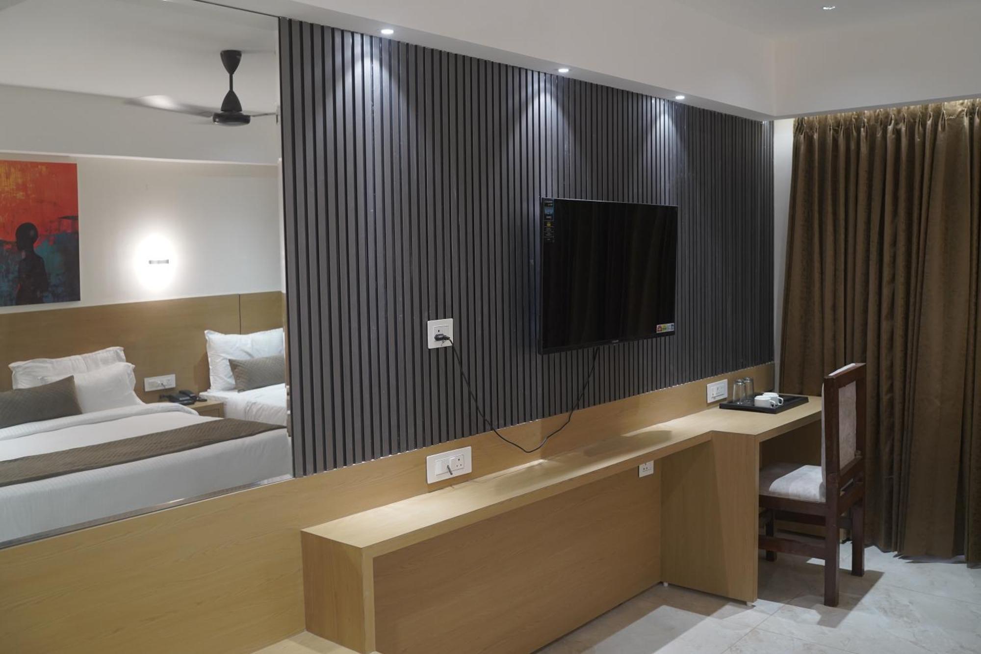 Hotel Vrindavan Palace Indore Exterior photo